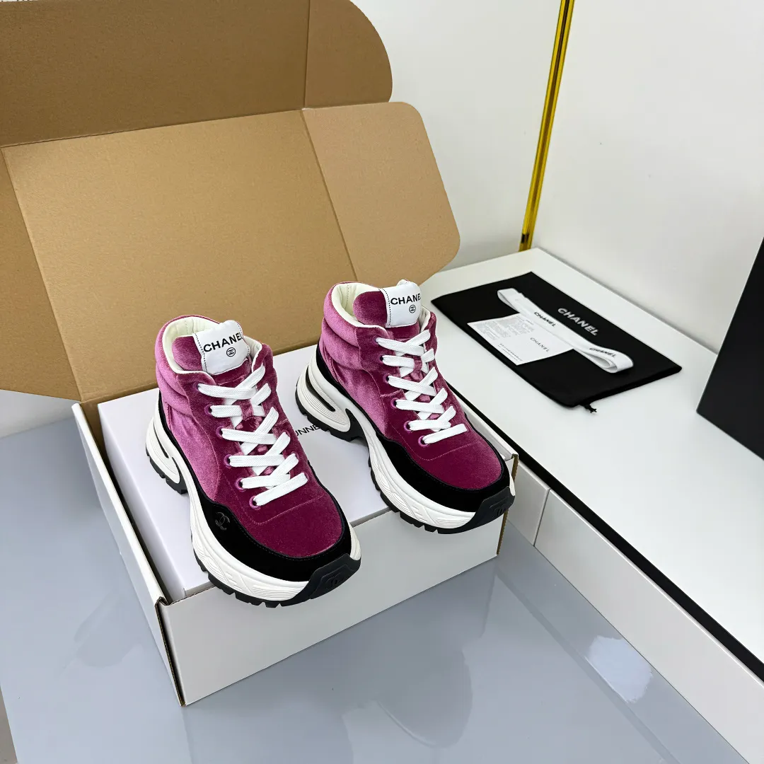 👟👟Ex-factory price 700👟👟 Chanel bread shoes ~ original calfskin panda shoes Chanel 25C latest hot style panda black and white sports shoes casual sneakers Xiaoxiang hot item classic black and white panda color coco girls must pay Fabric: original custom mixed sheepskin lining: original imported breathable mesh lining outsole: Original molded rubber + TPU combination Size: Women's 35-41